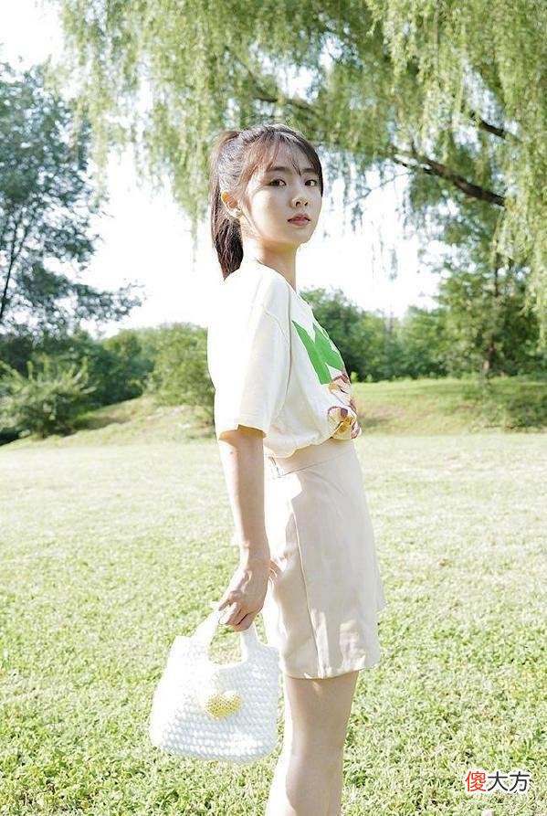 【时尚一点】夏天的衣服各式各样,如何穿搭得舒适又好看着实是一门学问
