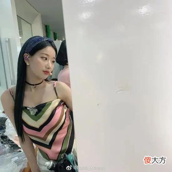 【就爱时尚】夏日女明星发箍怎么戴发箍会显脸小，钟楚曦教科书式告诉你