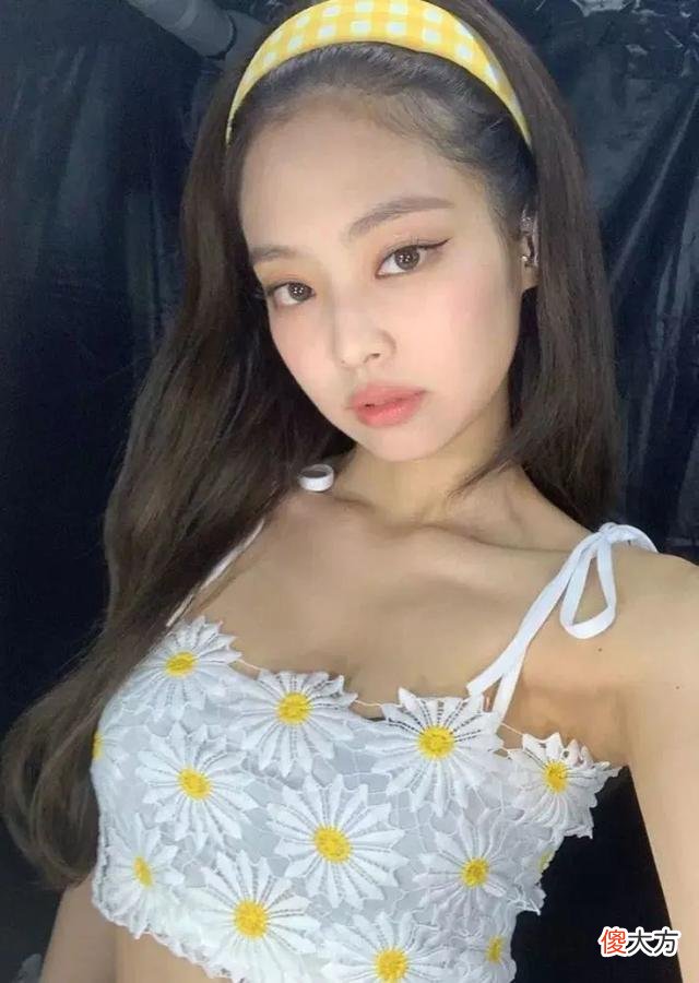 【就爱时尚】夏日女明星发箍怎么戴发箍会显脸小，钟楚曦教科书式告诉你