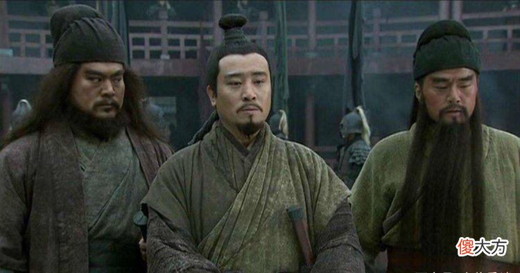 【爱历史】刘备请到了诸葛亮，却忽略了一个人，如得他相助，成功唾手可得