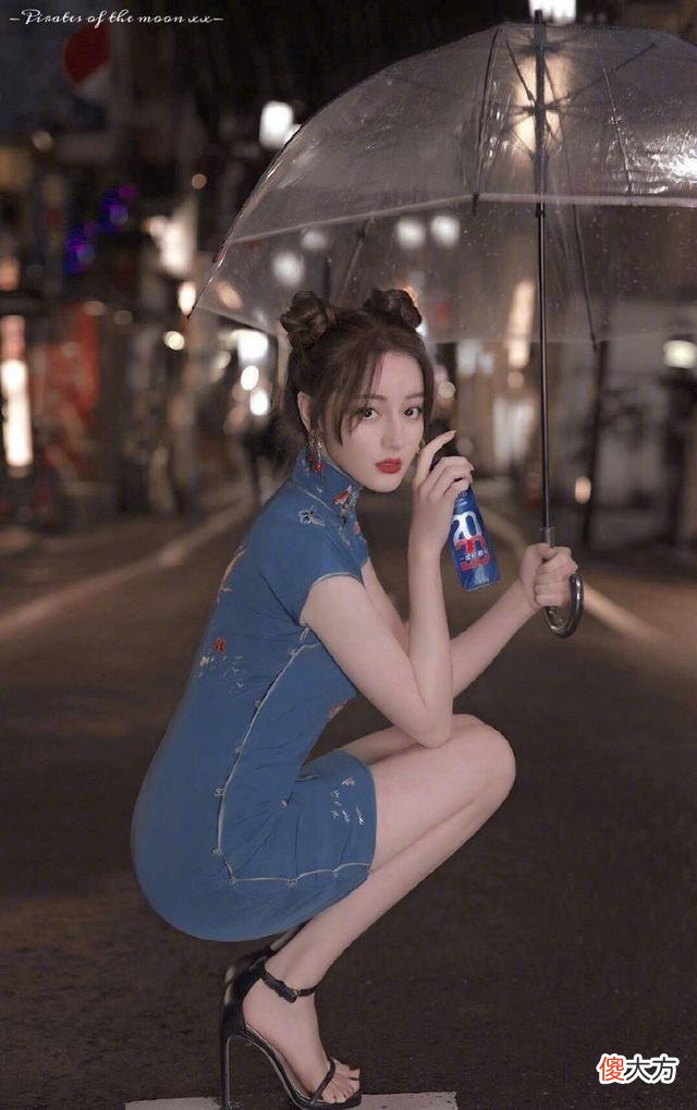 【就爱时尚】短款旗袍搭配双丸子头是鬼马精灵的必要搭配