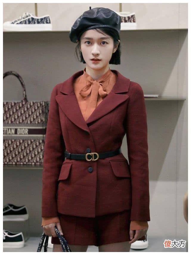 【时尚一点】最怕97年张雪迎来成熟的样子，参加这次活动成熟女神气质暴涨！