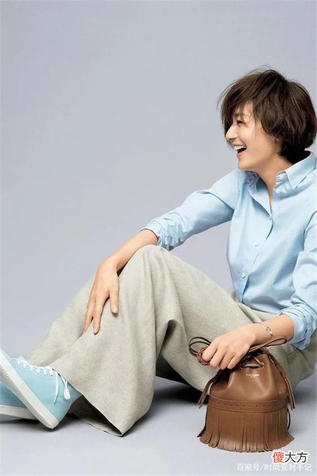 【时尚一点】一条有垂坠性能的阔腿西装裤，更适合中年女性