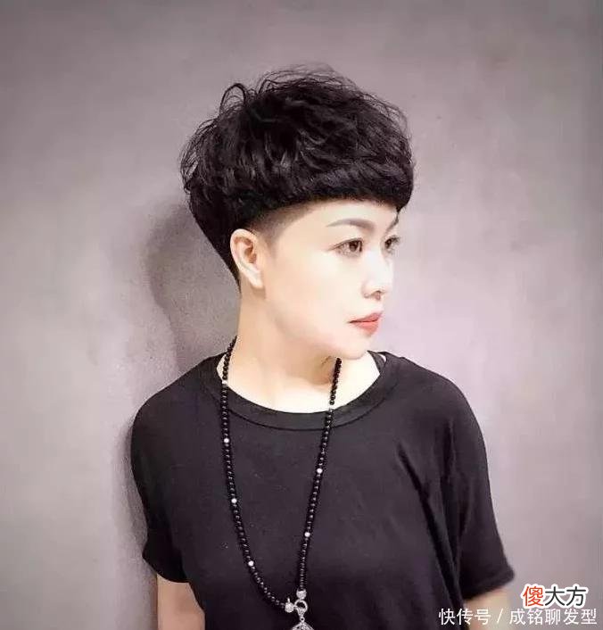 【时尚一点】50岁的女人头发太多，适合什么发型？9款清爽减龄的发型，超好看
