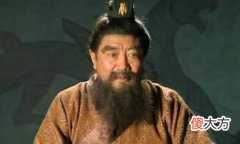 【历史故事】董卓临死前慌不择言，喊出六个字流传千年，如今许多企业老板爱用