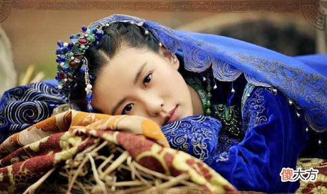 【历史故事】唐朝时,女子曾流行坦领半臂服,宋朝起,因过于开放,被禁