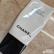 【时尚一点】洁面、爽肤、肌底…化妆小白必备的保姆级护肤8部曲，快来抄作业