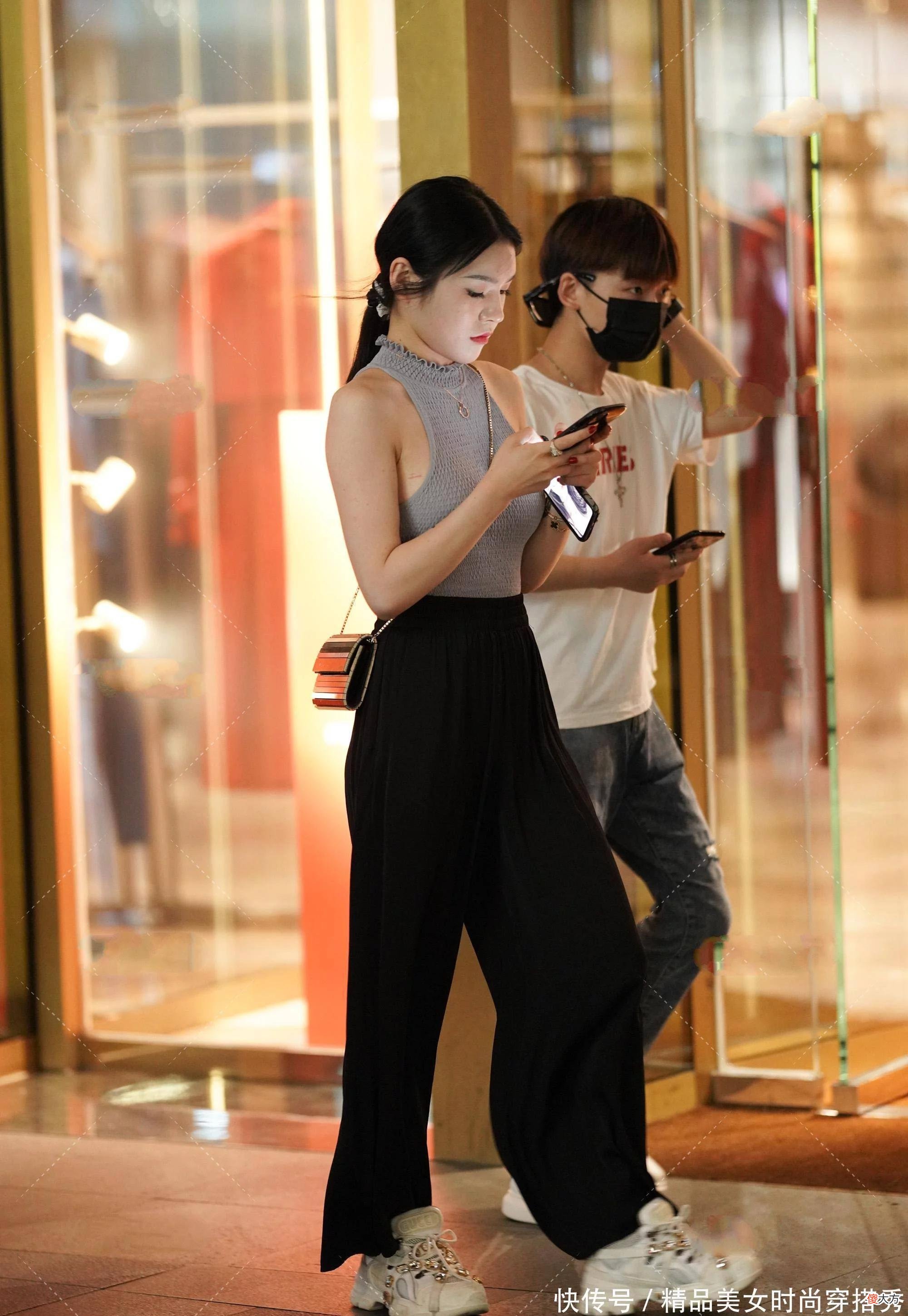 【就爱时尚】小个子报纸型身材这样穿,时尚窈窕,更有曲线美