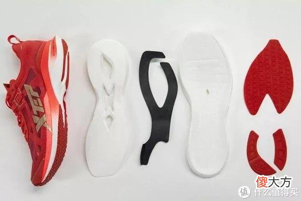 【就爱时尚】跑鞋为什么要加装碳板？什么样的跑者适合穿着碳板跑鞋？