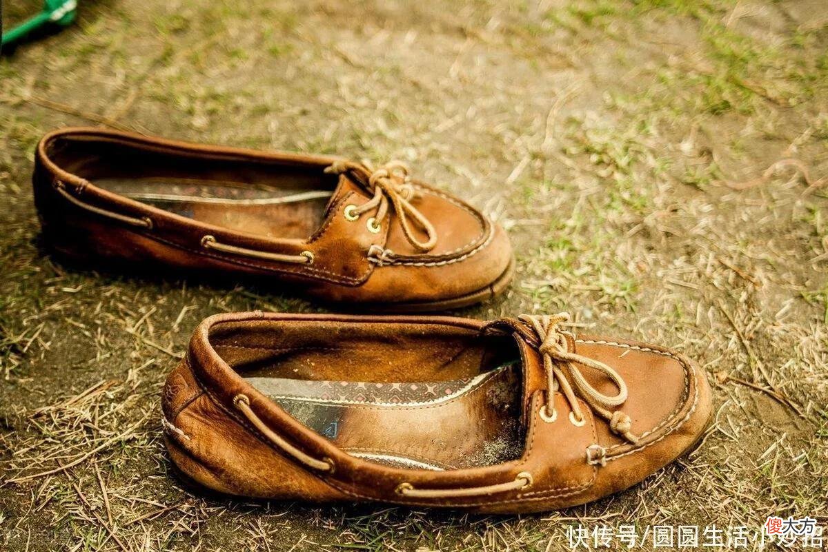 【就爱时尚】不管有钱没钱,家里5种鞋子不建议经常穿,看了及时告诉家里人