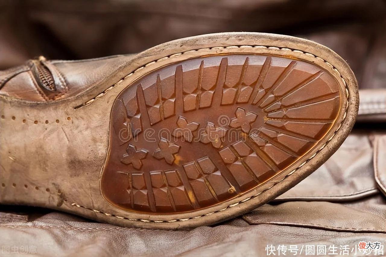 【就爱时尚】不管有钱没钱,家里5种鞋子不建议经常穿,看了及时告诉家里人