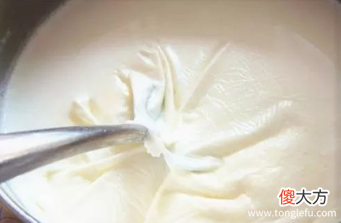「趣味知识小百科：我们身边的科学知识」牛奶加热后为什么会有层皮？那层皮是什么？有营养吗？