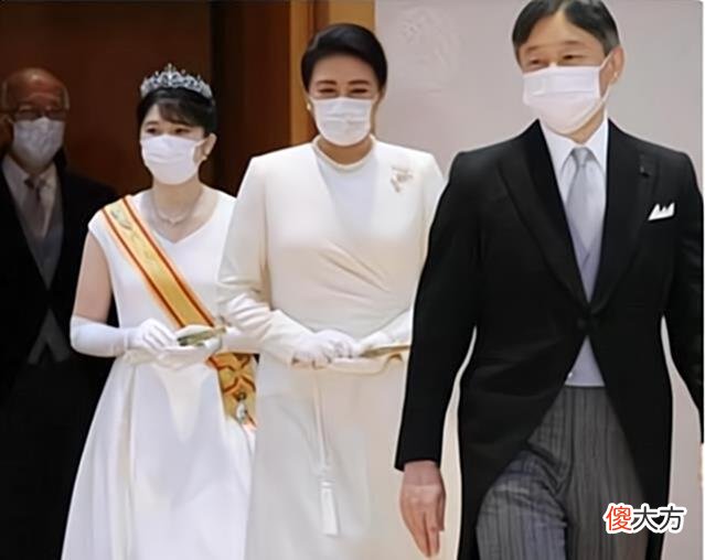 【爱历史】日本皇室举行亲蚕礼，雅子皇后从容收茧，健康还是让人担心