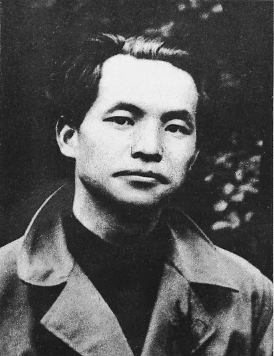 1908年，邓中夏哥哥因婚后多病，邓父相信了巫医说的八字不合，属相相克