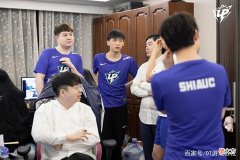 【游戏迷】难怪zoom“内涵”TES，Doinb：有强队想买他，但拿不出太多钱