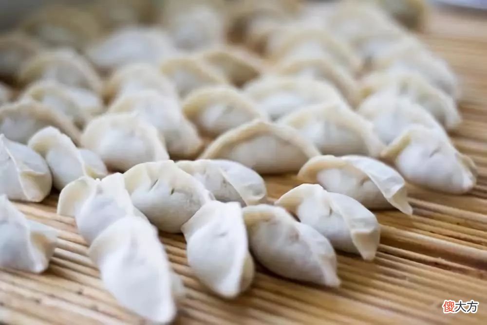 饺子是热水煮还是冷水煮 饺子是水开煮还是冷水煮