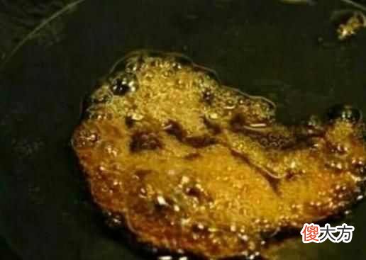 炒糖色用油还是水 炒糖色用油还是水炒