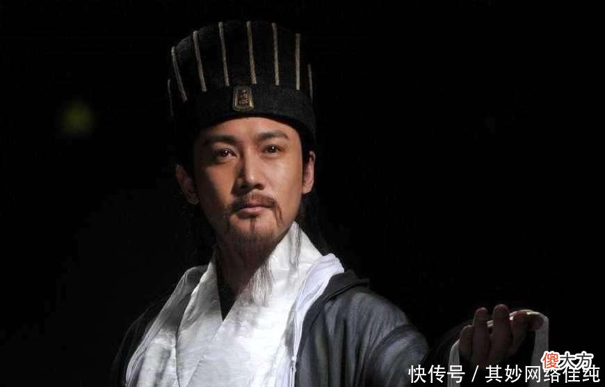 【历史故事】其实草船借箭有漏洞，为何曹操不把箭上点火呢？诸葛亮不就输定了