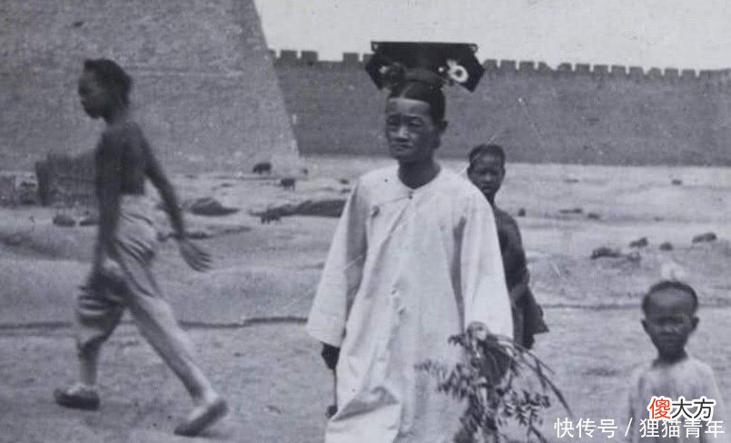 【爱历史】罕见晚清老照图2张之洞指甲抢镜，图6是和珅的真实画像！