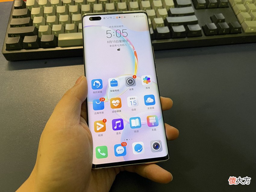 陪女朋友实体店看华为P50Pro，体验平淡，最终还是放弃了