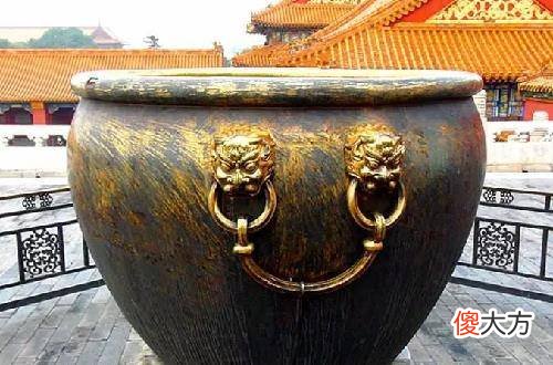【历史故事】八国联军烧杀抢掠，那些没西逃留在后宫的妃嫔，她们下场如何？