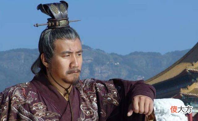 【历史故事】朱元璋封小舅子做官,小舅子却跪地上痛哭拒绝:只求每天喝酒就行