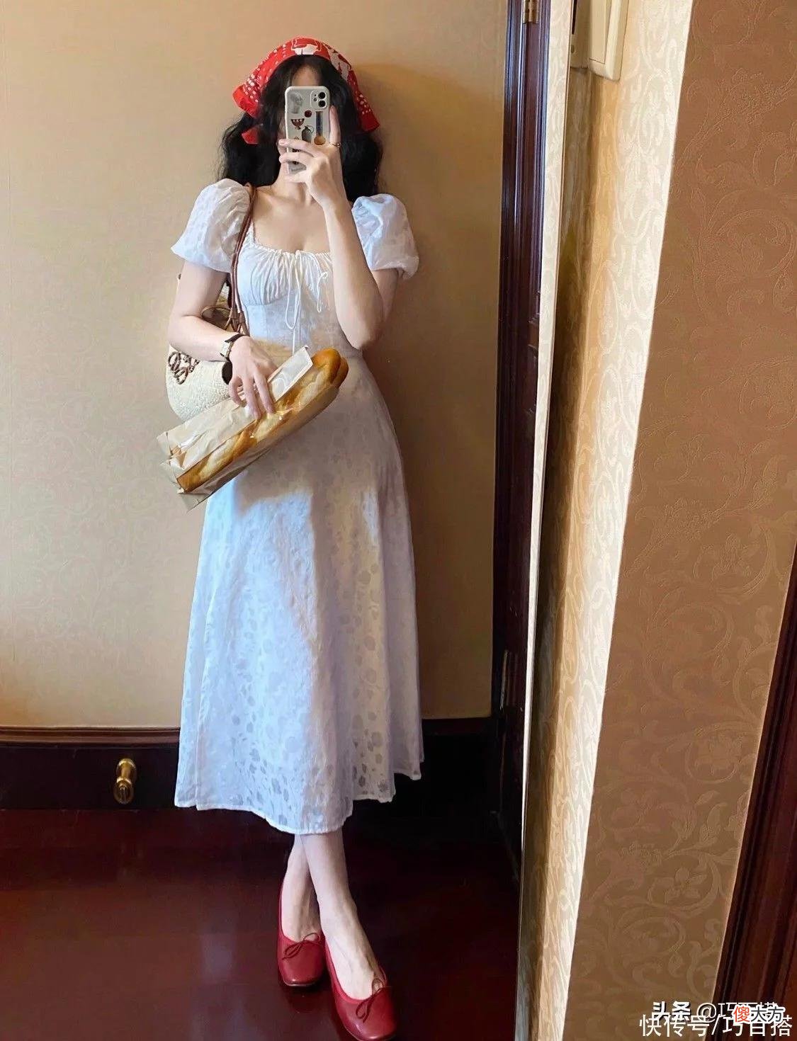 【时尚一点】不会搭配？一件基础款连衣裙给你答案，照抄就能逆袭，气质优雅