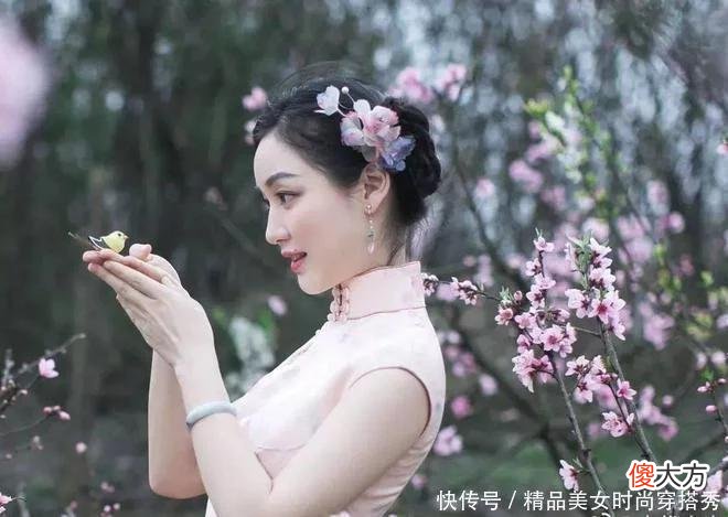 【时尚一点】翡翠与旗袍的别样搭配，展现另类风情！修饰出姹紫嫣红的花样年华