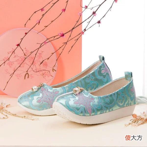 【时尚一点】汉服配球鞋，真的很吃藕吗？三款足衣让同袍再也不破防！