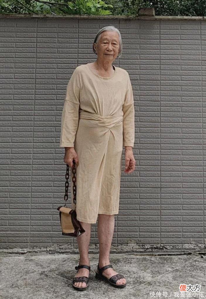 【时尚一点】被“日本奶奶”圈粉了：穿衣舒适为主，时髦却不做作，美得很高级