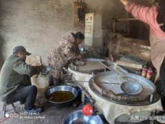 到农村的传统油坊榨油 农村开榨油坊
