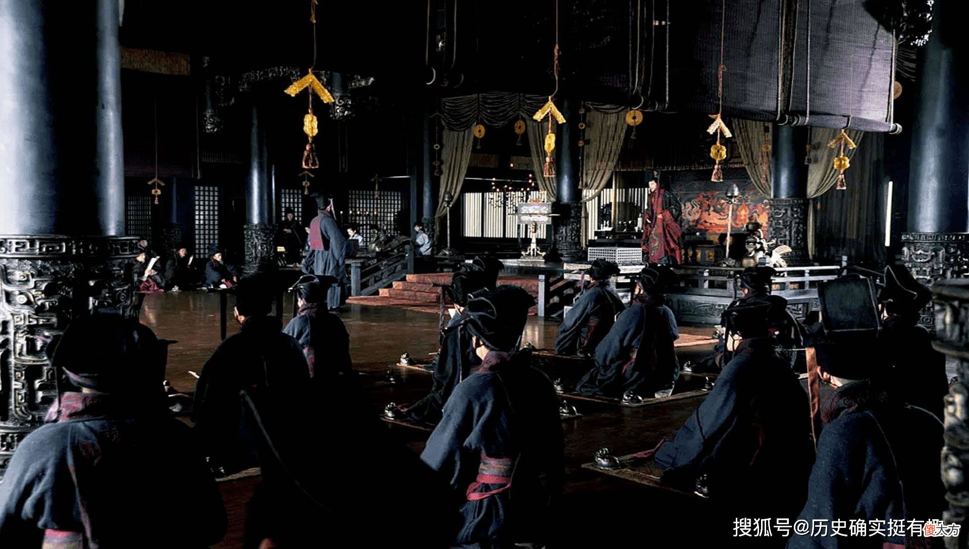 【历史故事】马失前蹄之时,溃不成军之日,曹操在赤壁之战中盲目自信的后果
