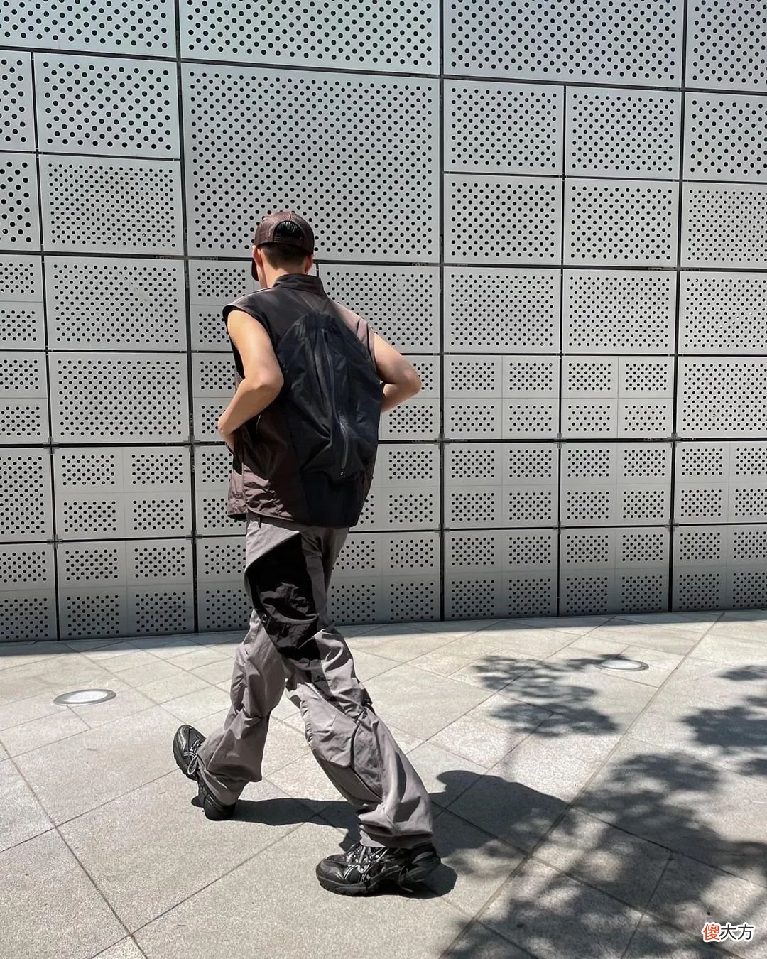 【时尚一点】还是拉链、水波纹？近期最打动消费者的“细节设计”调研报告