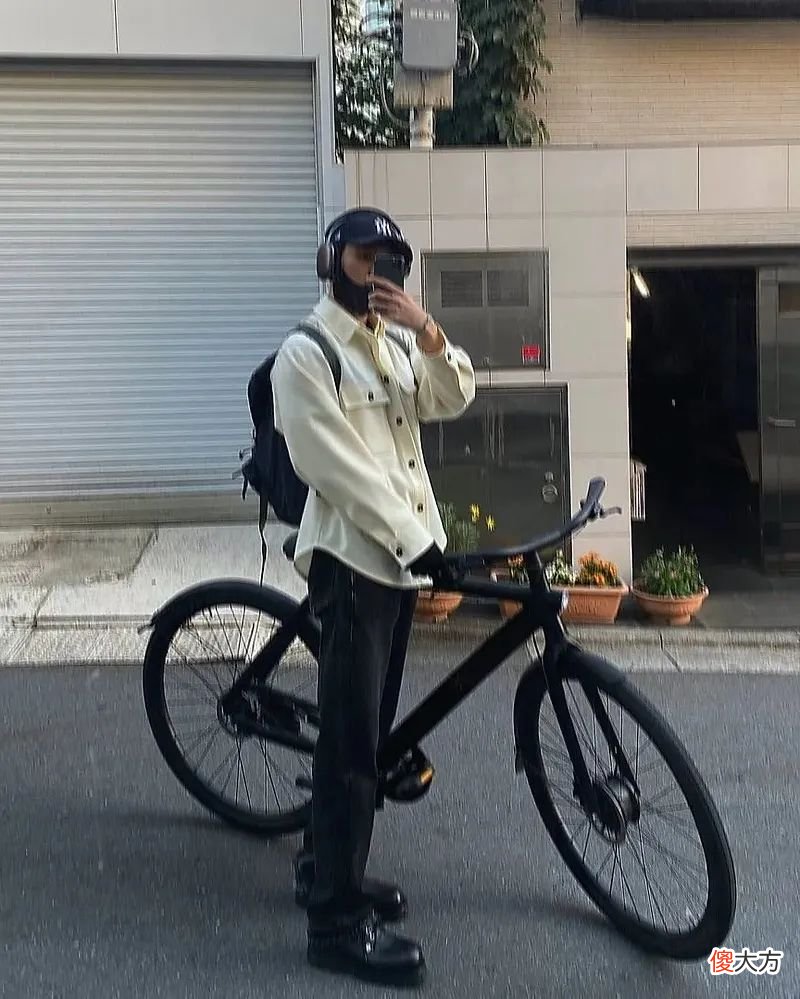 【时尚一点】还是拉链、水波纹？近期最打动消费者的“细节设计”调研报告
