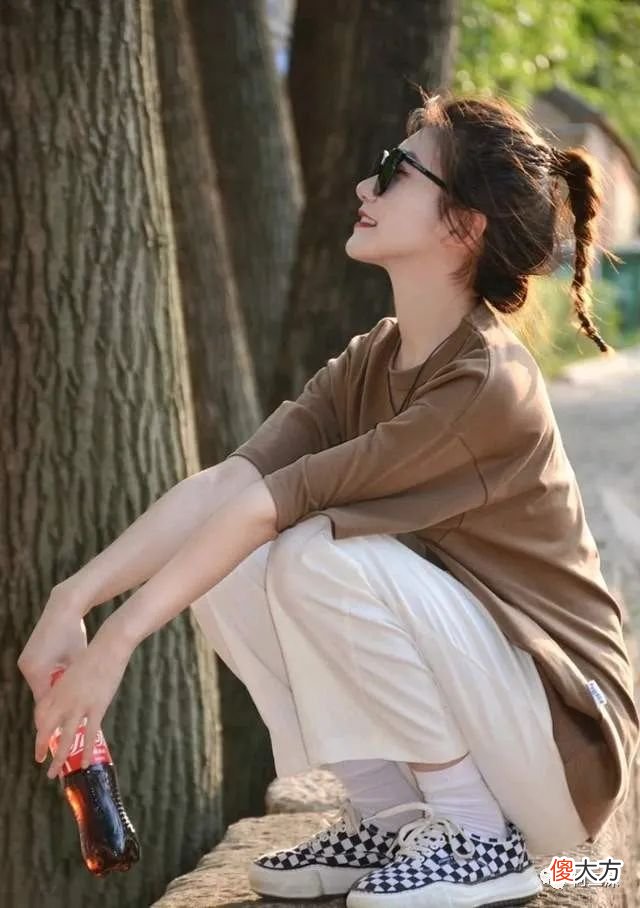 【就爱时尚】简单的T恤怎么搭配？三套穿搭示范，让你轻松学会如何穿搭