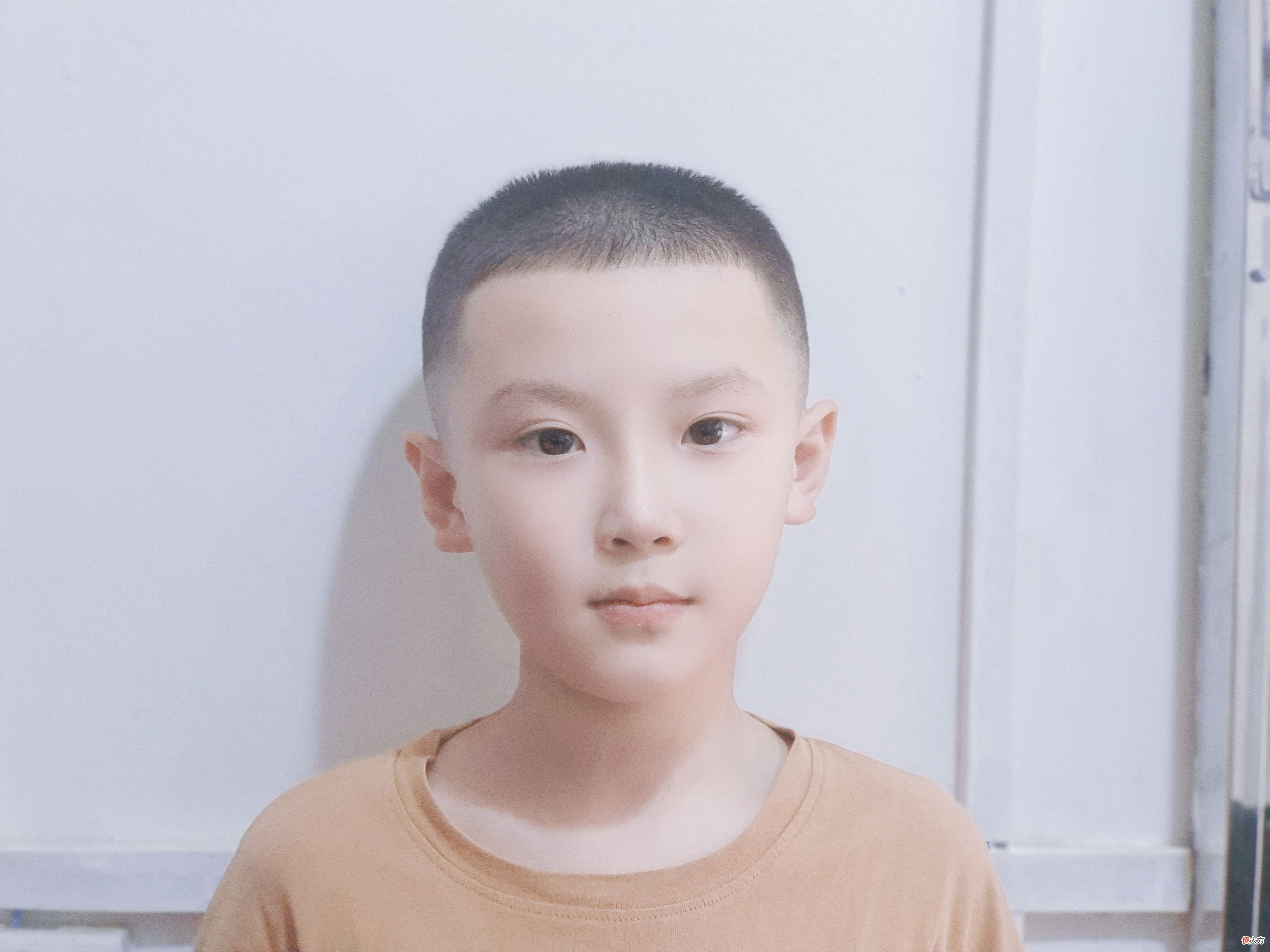 【时尚一点】今夏最火小男孩发型，简单个性很有型，剪完真帅气