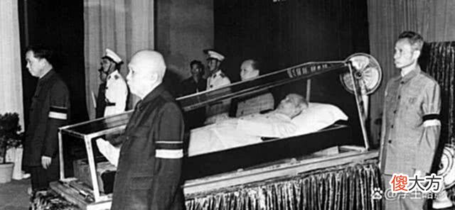 【爱历史】1950年，一名妇女看报时发现，报上说的胡志明居然正是自己的丈夫