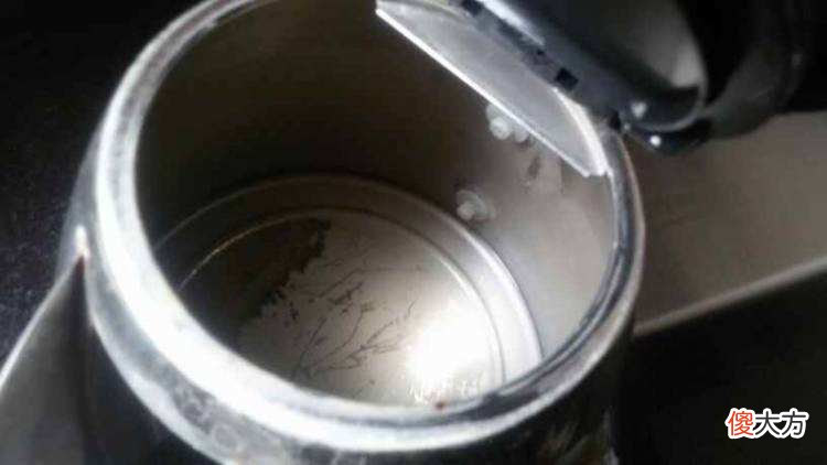 水中有水垢是怎么回事 水里有水垢是怎么回事
