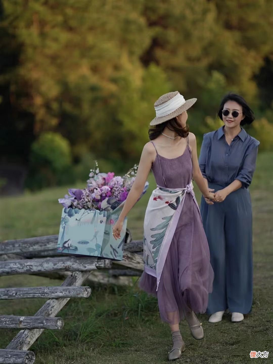 【时尚一点】别再说女人身宽体胖不懂打扮，今年的“胖妈妈”搭配很高级，好美