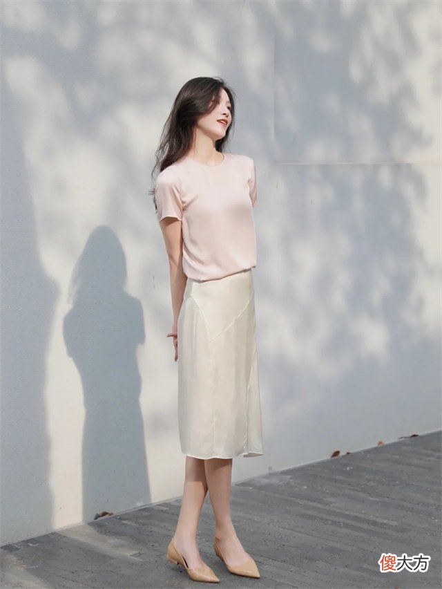 【就爱时尚】懂配色的女人美得更久,这“4大误区”穿搭,30~50岁女人尽量少踩