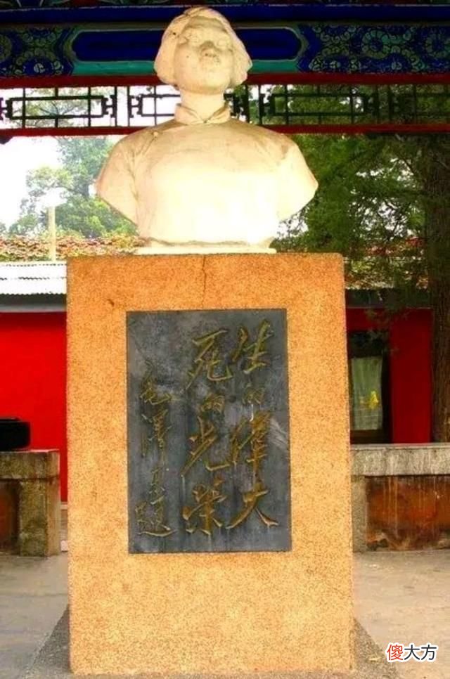 【历史故事】北京街头毛主席的书法杰作，每一幅都是精品，给人以书法之美