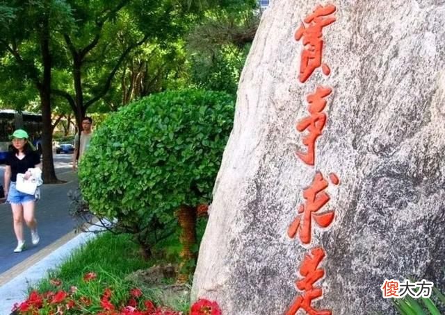 【历史故事】北京街头毛主席的书法杰作，每一幅都是精品，给人以书法之美