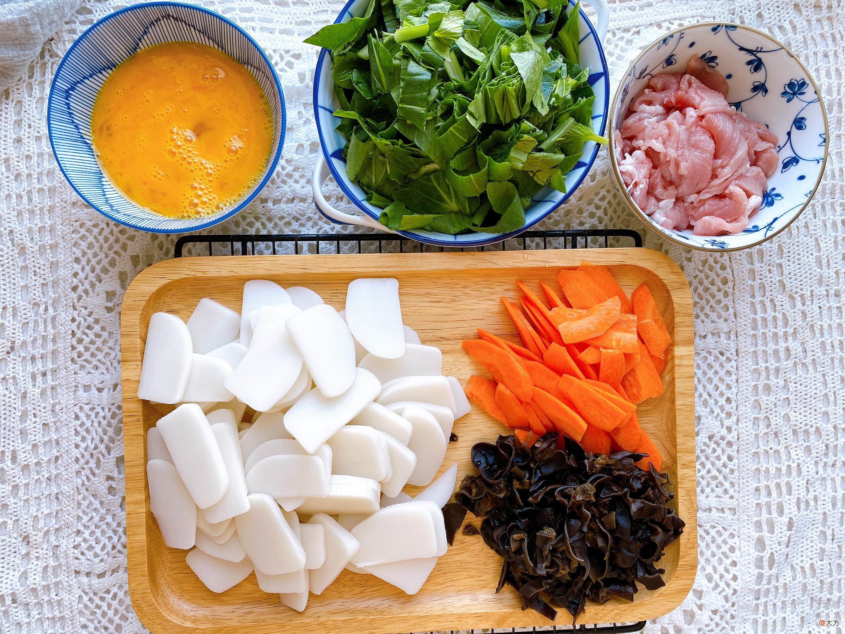 天冷来一碗热乎乎的汤年糕吧 年糕汤是怎么做的