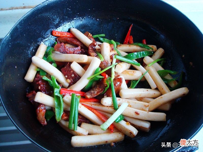 它是过年必吃年年糕 年年糕的年