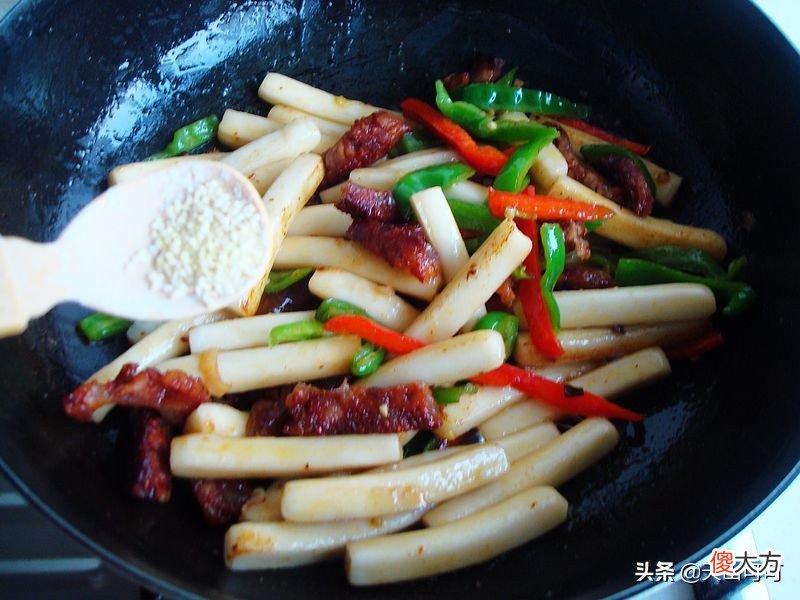 它是过年必吃年年糕 年年糕的年