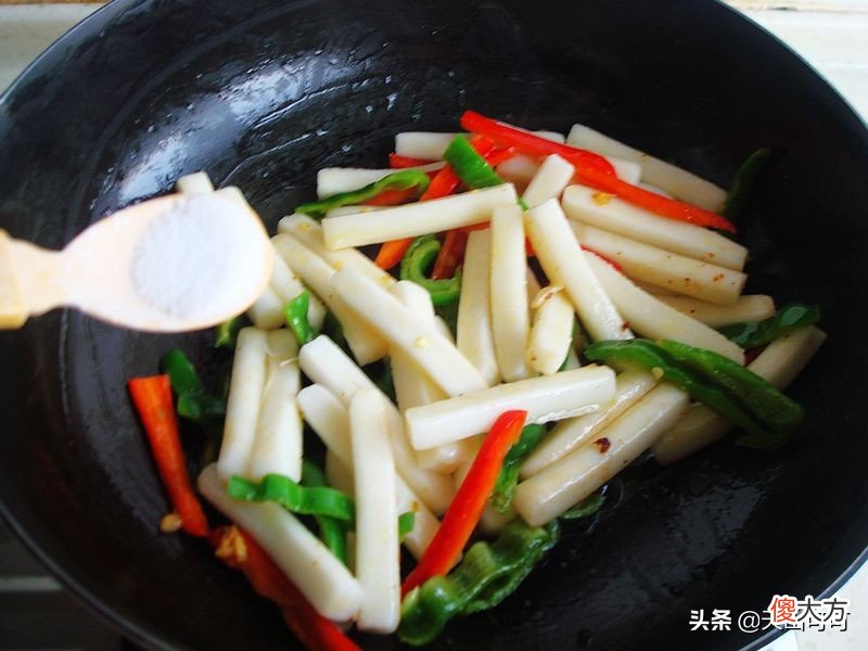 它是过年必吃年年糕 年年糕的年