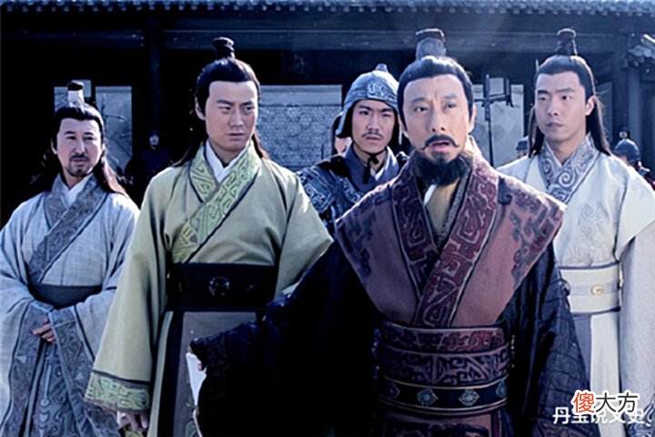 【爱历史】曹操将孔融满门抄斩,孔融7岁女儿临终前说了一句话,成千古绝句