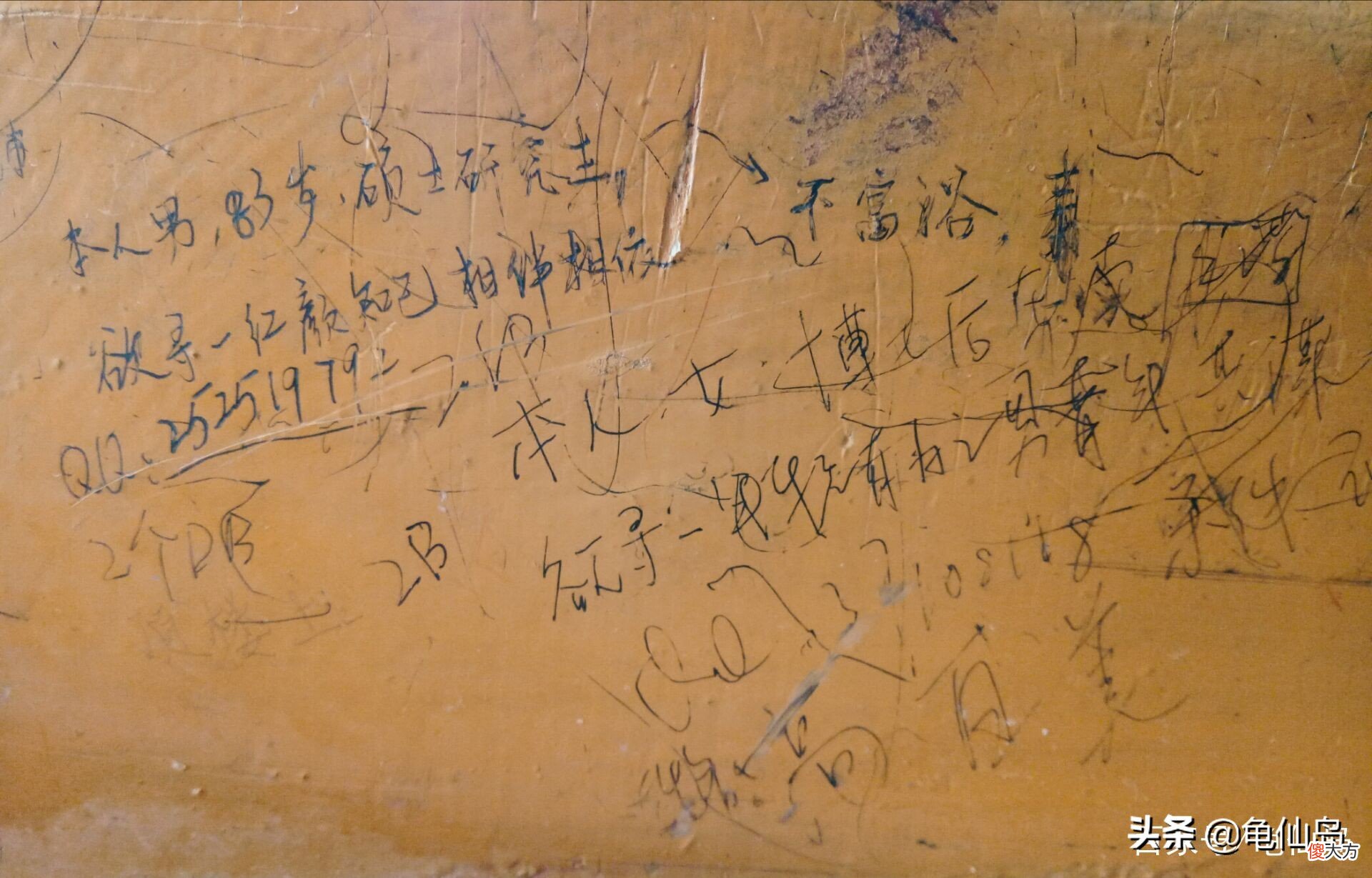 这些刻在课桌上的字 适合刻在课桌上的字