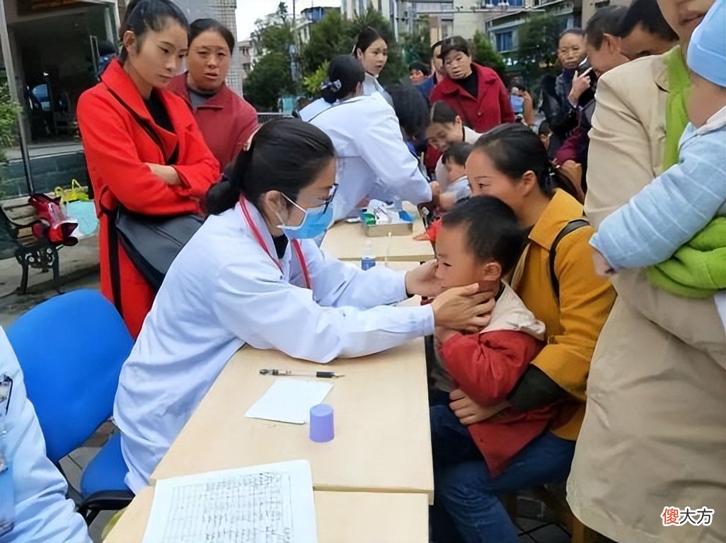 孩子睡觉出汗并非缺钙，了解4个原因3个步骤，让娃少出汗睡得香