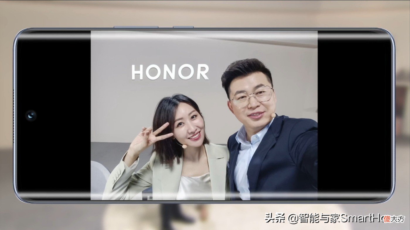 来看看新鲜出炉的荣耀V40轻奢版就明白了 荣耀v40轻奢版 v40